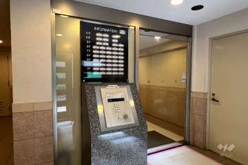 エントランスはオートロック付きです。