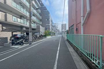 敷地南東側の前面道路　