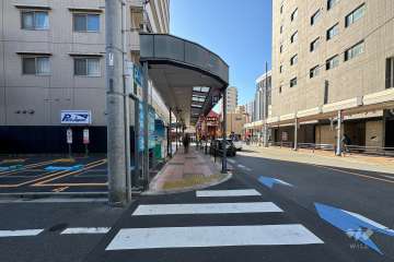 敷地西側の前面道路