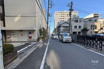 敷地北側の前面道路