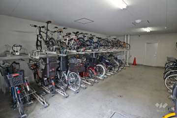 屋内に設けられた駐輪場
