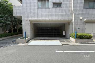 駐車場の出入り口（リングシャッター付き）