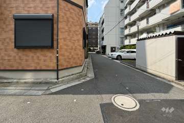 敷地南東側の前面道路