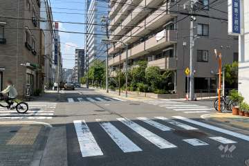 敷地南側の前面道路（東側から）