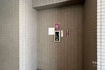 エントランスはオートロック付きです。