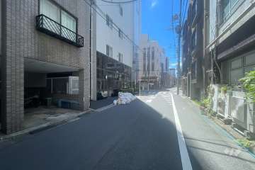 敷地西側の前面道路-