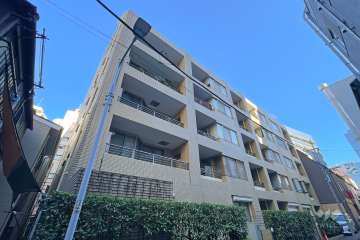 アクシルコート上野オーセンティアの外観（南東側から）