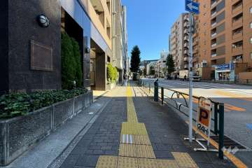 敷地南側の前面道路
