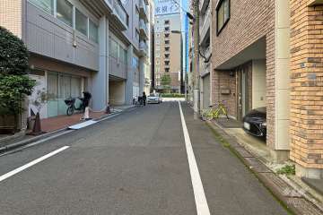 敷地南側の前面道路