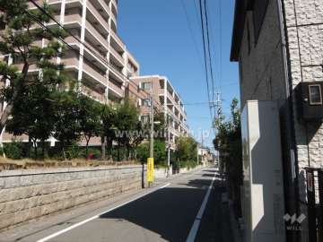 敷地南側の前面道路