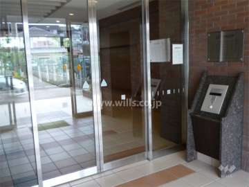 エントランスはオートロック付きです。