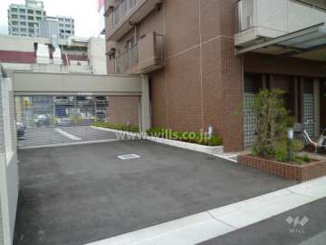 駐車場入口（リングシャッター付き）