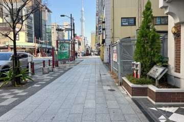 敷地北側の前面道路