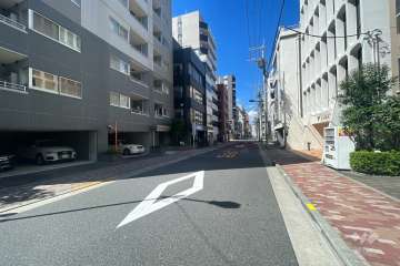 敷地東側の前面道路