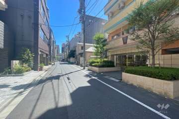 敷地東側の前面道路