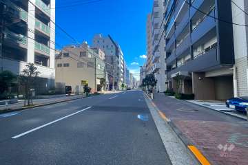 敷地西側の前面道路　