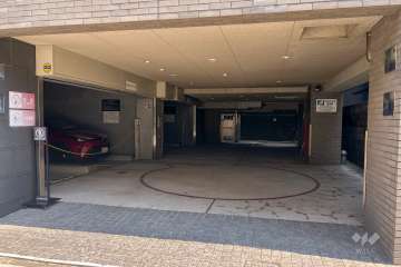敷地内駐車場（屋内機械式・ロボットゲート付き）