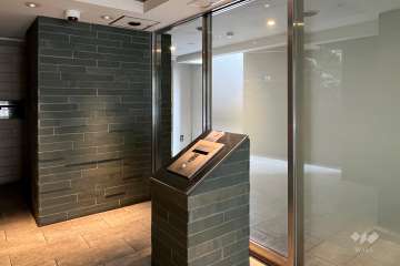 エントランスはオートロック付きです。