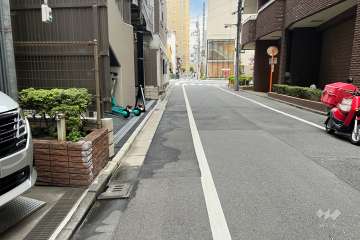 敷地の東側前面道路（南側から）