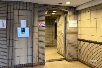 エントランスはオートロック付きです。