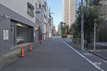 敷地北側の前面道路(東側から)