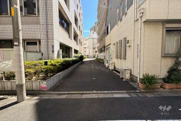 敷地北側の前面道路