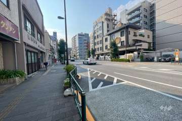 敷地北側の前面道路