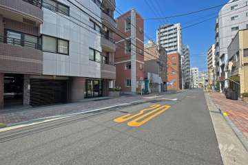 敷地北側の前面道路（東側から）