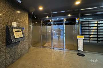 エントランスはオートロック付きです。