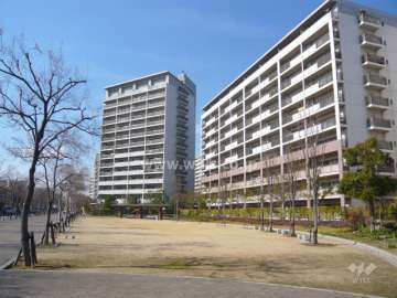 西宮マリナパークシティ桜のまち3番館の外観（南側から）