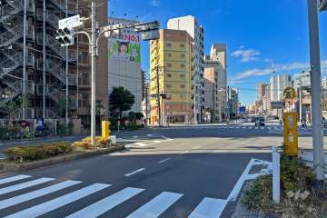 敷地北側の前面道路（東側から）