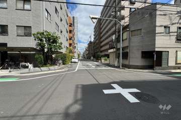 敷地東側の前面道路