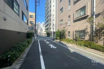 敷地南側の前面道路
