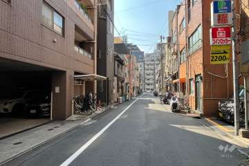 敷地の北側前面道路（東側から）