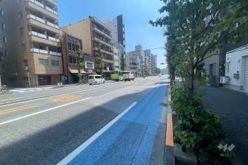敷地の東側前面道路（北側から）