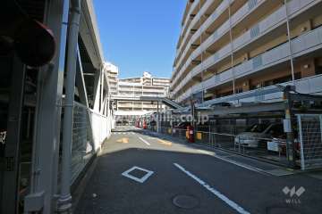 敷地内駐車場の屋上にある広場