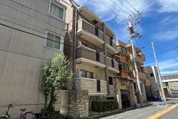 デュオスカーラ池之端の外観（南東側から）