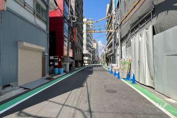 敷地の東側前面道路（南側から）