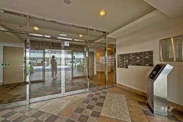 エントランスはオートロック付きです。