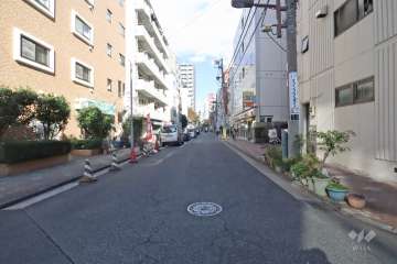 敷地東側の前面道路