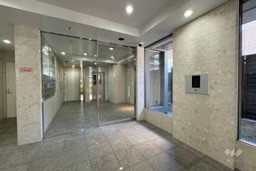 エントランスはオートロック付きです。