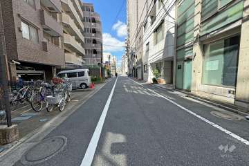 敷地北側の前面道路（東側から）