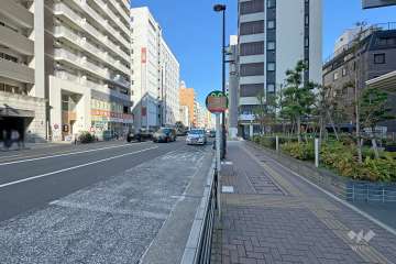 敷地の東側前面道路（南側から）