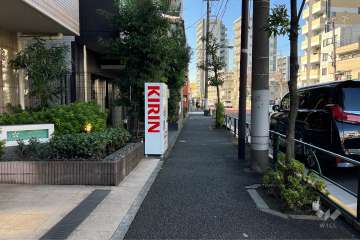 敷地の北東側前面道路（南東側から）