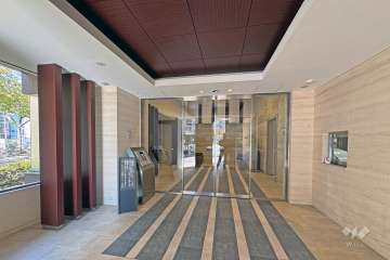 エントランスはオートロック付です。