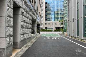 敷地南側の前面道路