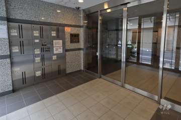 エントランスはオートロック付きです。　