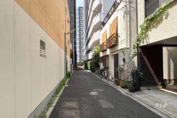 敷地南側の前面道路