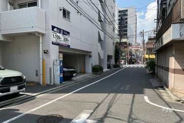 敷地北側の前面道路