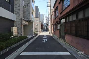 敷地南側の前面道路（東側から）